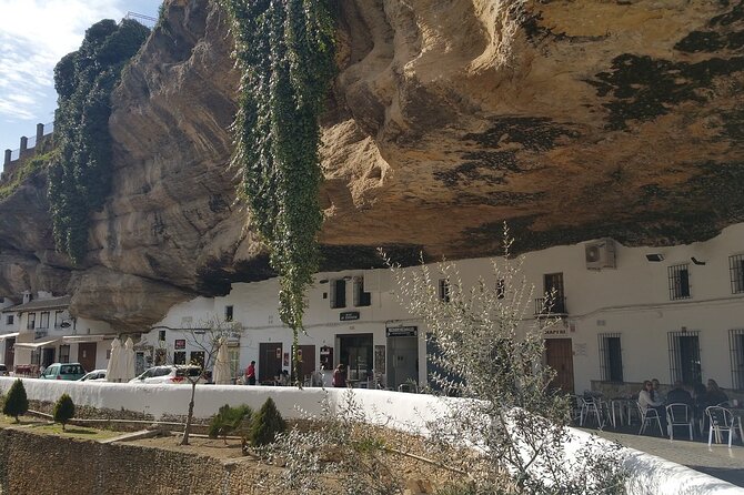 Tour in Ronda With Guided Visit and Setenil De Las Bodegas - Visiting Ronda