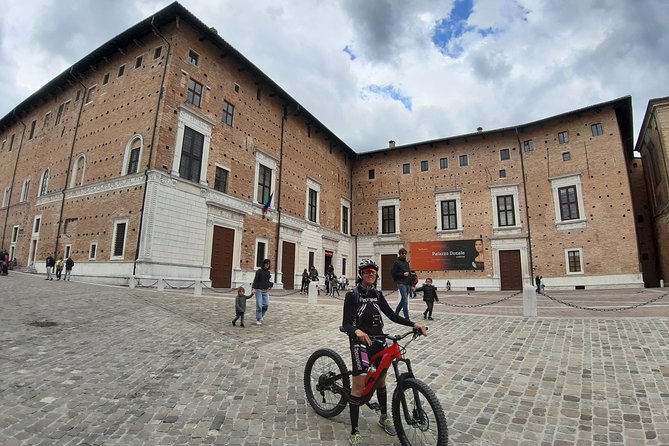 Tour in the Marche by Raffaello Sanzio: Art, Nature, Food and Wine - Visiting Girolomoni Cooperative