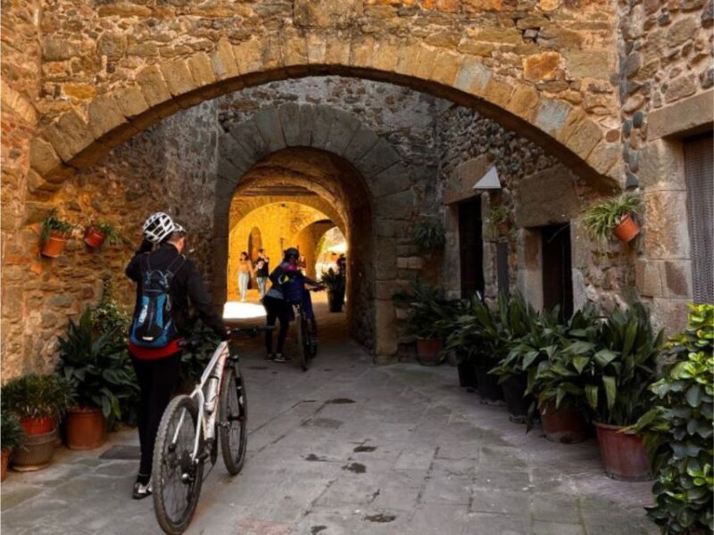 Tour Medieval: Cycling and History - Mythical Villages