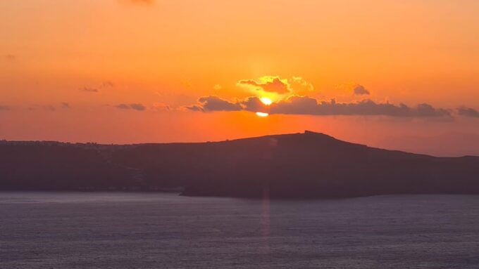 Tour Mini Bus/Coach Santorini /Oia Island - Visit Famous Locations