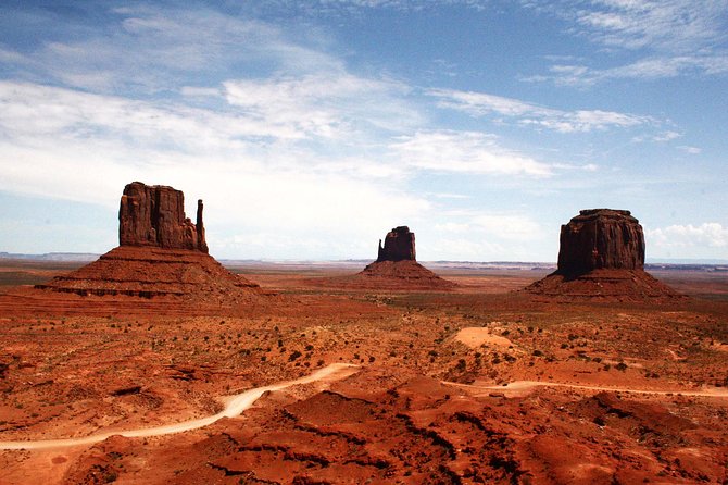 Tour Monument Valley With a Navajo Guide (1.5hr Tsngt) - Meeting and Pickup