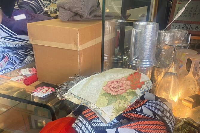Tour of Antique Shops, Cultural Stores Known Only to the Locals - Local Expertise and Personalized Experience