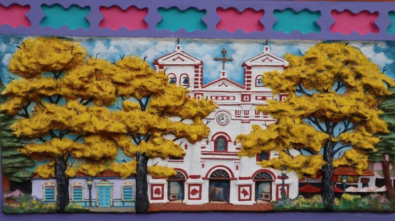 Tour of Guatape by Tuk Tuk 20MIN - Lunch and Drink. - Exploring Guatapes Vibrant Streets