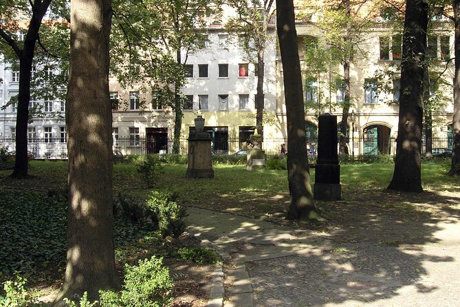 Tour of Historical Backyards of Berlin - Highlighting Art Deco Facades