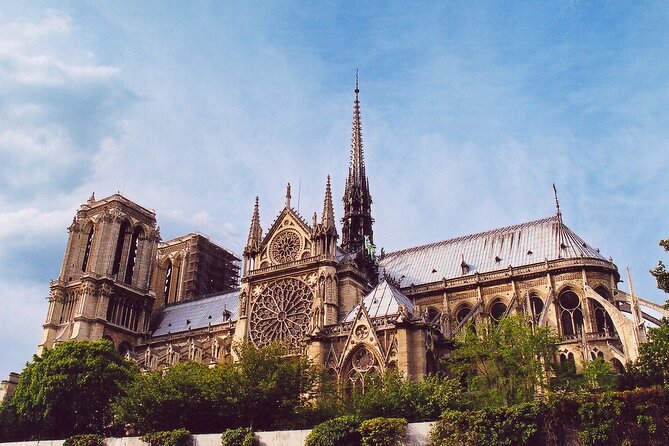 Tour of Notre Dame Area With Entry Ticket to Archeological Crypt - Exploring the Archaeological Crypt