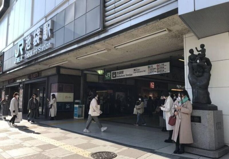 Tour of One of the World's Largest Anime and Manga Shops - Store Highlights