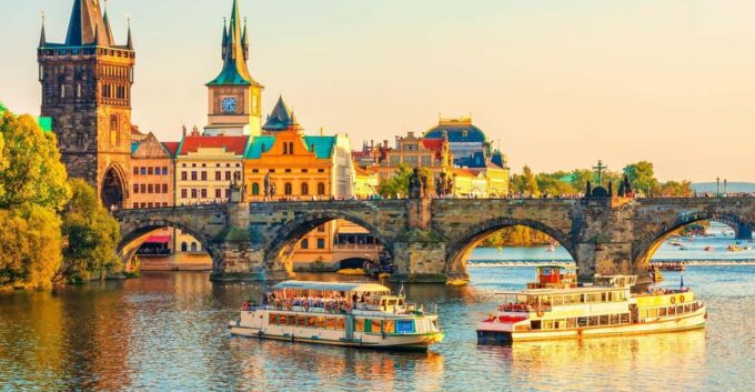 Tour of Prague Old Town Charles Bridge Spanish Synagogue - Discovering the Jewish Quarter