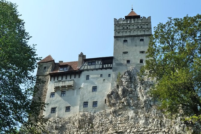 Tour of the 3 Castles: Bran, Rasnov, and Peles in Spanish (Native Spanish Guide). - Bran Castle Exploration