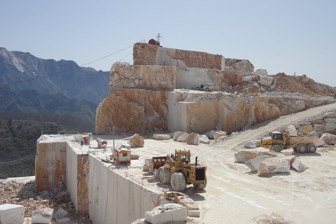 Tour of the Carrara Quarries and Artistic Laboratories of Pietrasanta - About Your Stay