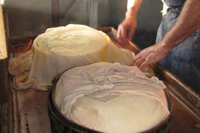 Tour of the Cheese and Wine Routes in Cammarata - About Your Stay