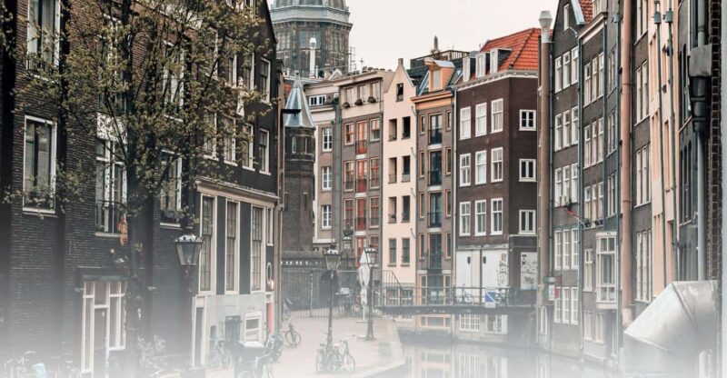 Tour of the Historical Center of Amsterdam - Guided Experience