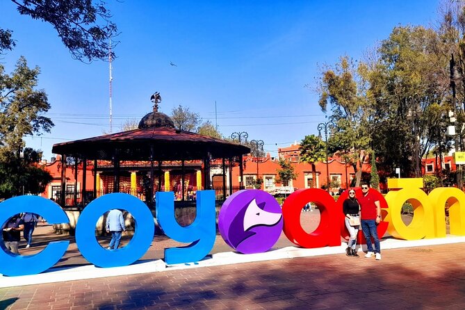 Tour of Xochimilco and The World of Frida Kahlo - Knowledgeable Guides and Personalized Insights