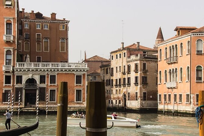 Tour on the Trails of Commissario Brunetti in Venice - Quick Points