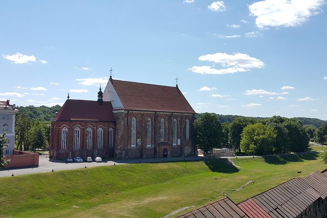 Tour Out of Vilnius: Paneriai Holocaust Park, Trakai, Kaunas - Exploring Trakai Island Castle