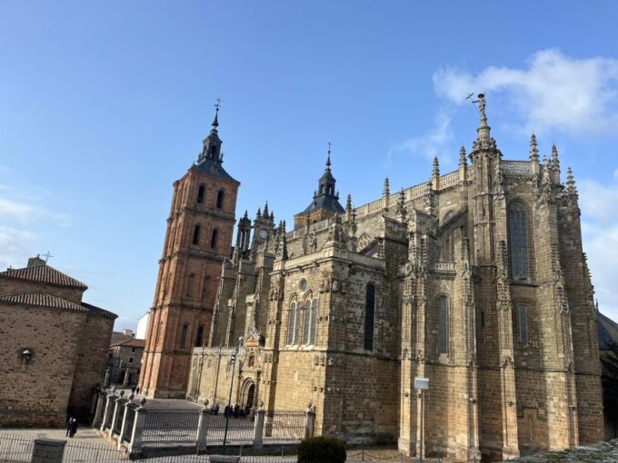 Tour Oviedo Castrillo Polvazares Astorga and Leon Cathedral - Frequently Asked Questions