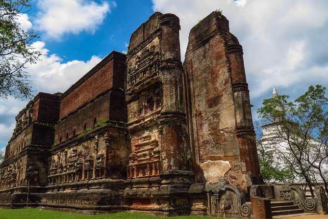 Tour Packages in Sri Lanka - Most Popular Round Tour - All in One Tour - Polonnaruwa: 12th-Century Architecture