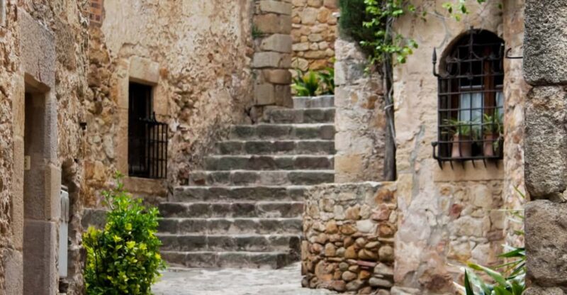 Tour Private Girona & Kayaking in LEscala - Cultural Exploration in Girona