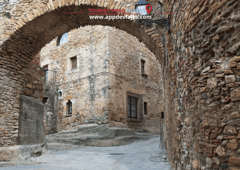 Tour Private Medieval Villages & Dinner at Sea - Itinerary Highlights