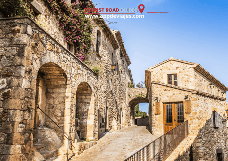 Tour Private Medieval Villages & Dinner at Sea - Transportation Details