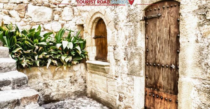 Tour Private Medieval Villages & Dinner at Sea - Frequently Asked Questions
