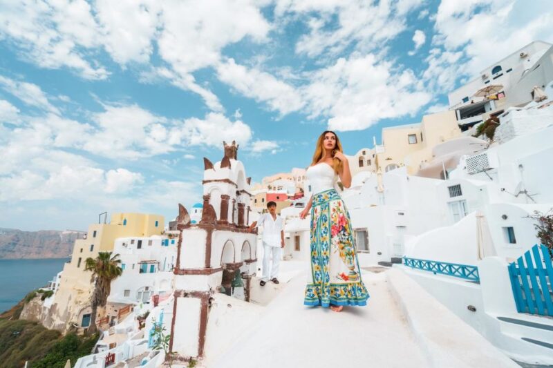 Tour Santorini With a Professional Photographer - Included Features