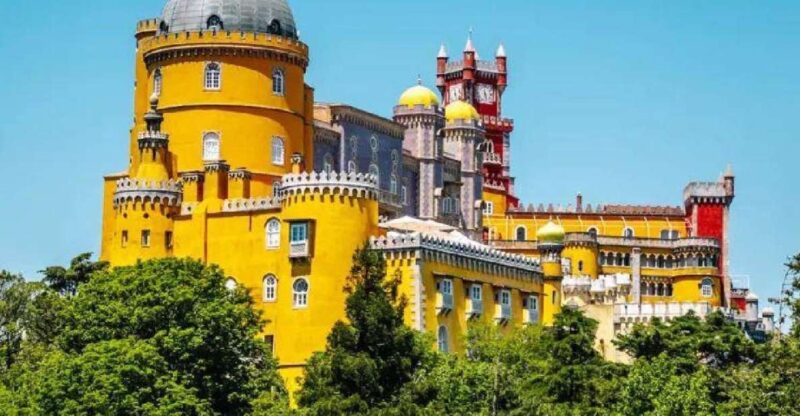 Tour Sintra - Castles and Visit to the Shore - Language and Group Information