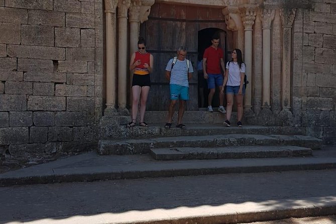 Tour Siurana Medieval Village With Hotel Pickup - Guide and Language