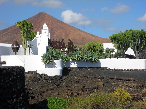 Tour to César Manrique Foundation, Cactus Garden and Teguise for Cruise Passengers - Key Points