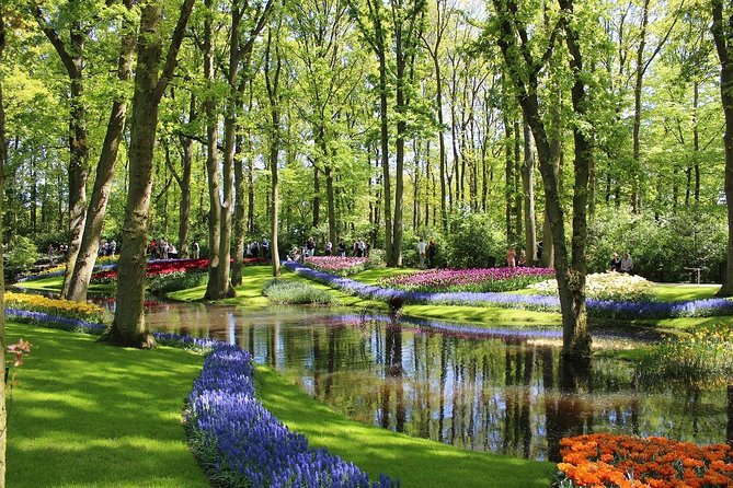 Tour to Giethoorn and Keukenhof Tulip Fields From Amsterdam - Vibrant Tulip Display Gardens