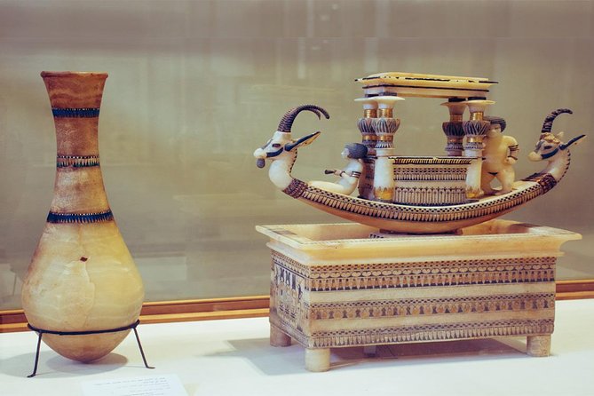 Tour to Giza Pyramids and The Egyptian Museum - Taking in the Egyptian Museum