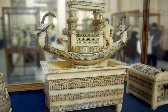 Tour to Giza Pyramids & Egyptian Museum From Alexandria by Car - Accessibility and Accommodations