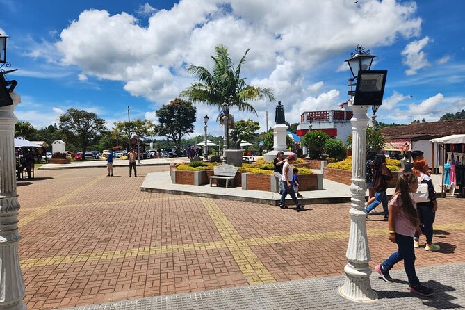 Tour to Guatapé Piedra Del Peñol, With a Cruise Boat Tour - Traveler Information