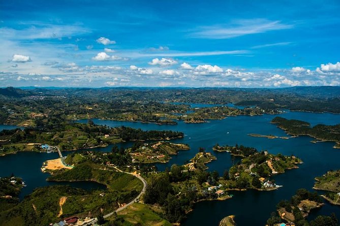 Tour to Guatapé + Rumbero Boat + Access to the Stone - Key Points