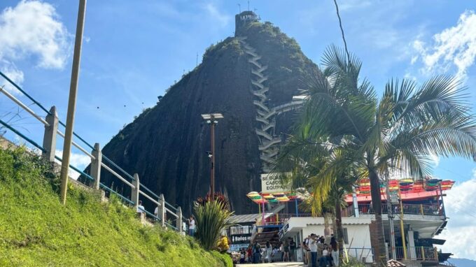 Tour to Guatapé With Visit to the Alto Del Chocho Farm - Boat Cruise and Guatapé Exploration