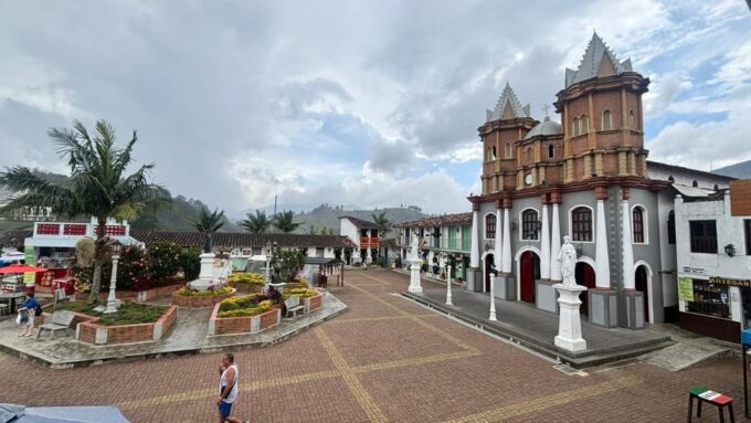 Tour to Guatapé With Visit to the Alto Del Chocho Farm - Frequently Asked Questions