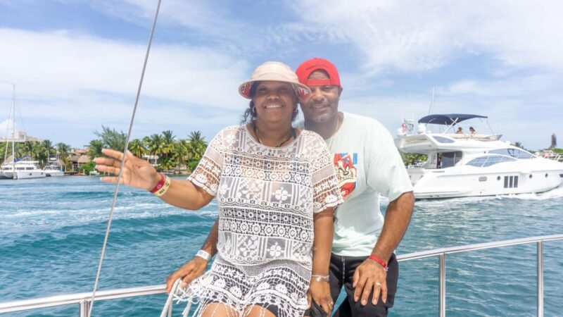 Tour to Isla Mujeres With Open Bar Departure at Noon - Key Points