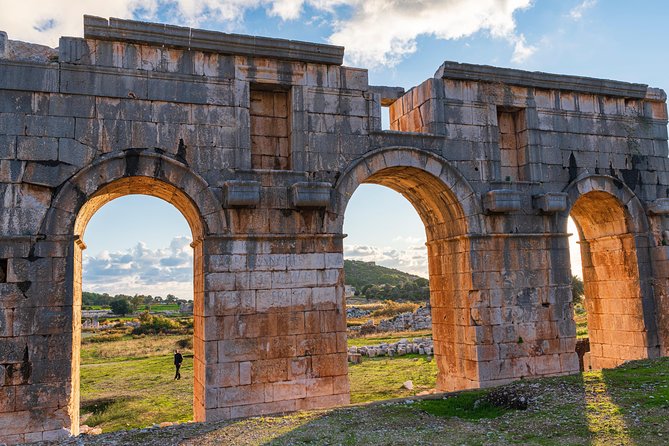 Tour to Oenoanda: Site of Philosophie of the Epicurean, Diogenes of Oenoanda. - Key Points