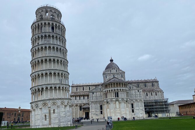 Tour to Pisa and Lucca in English Español and Purtuguês - Languages Offered