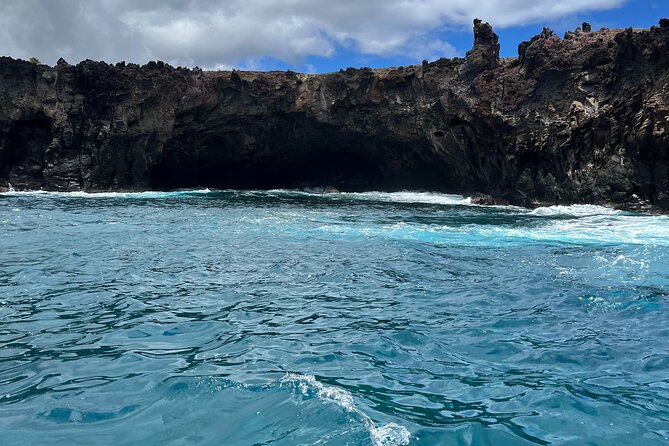 Tour to the Motus: Boat Trip and Snorkeling in Rapa Nui - Snorkeling in the Clear Waters