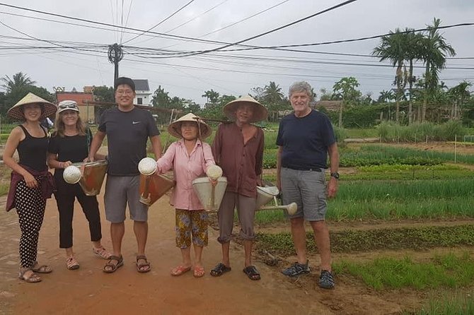 Tour to Tra Que Vegetable Village, Silk Weaving & Lantern Making Class - Silk Weaving Demonstration