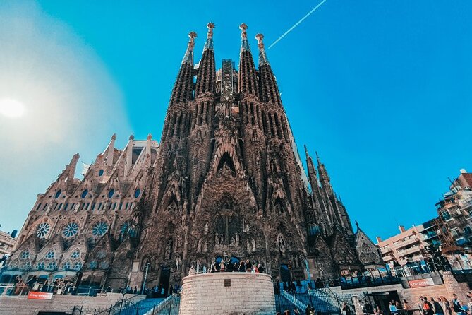 Touristic Highlights of Barcelona on a Private Full Day Tour With a Local - Experiencing Montjuïcs Panoramic Views