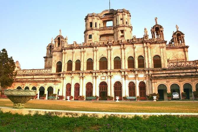 Touristic Highlights of Lucknow (Guided Fullday Sightseeing Tour by Car) - Explore Rumi Darwaza and Imambaras