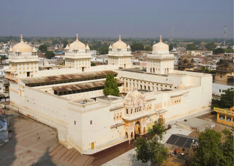 Touristic Highlights of Orchha & Jhansi Full Day Tour by Car - Uncovering Jhansis Lakshmibai Park