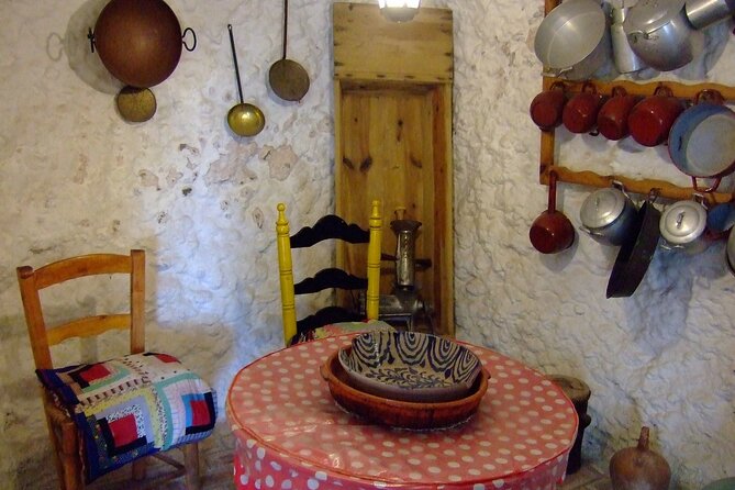 Touristic Highlights of Sacromonte Caves on a Private Full Day Tour With a Local - Guided Tour Highlights