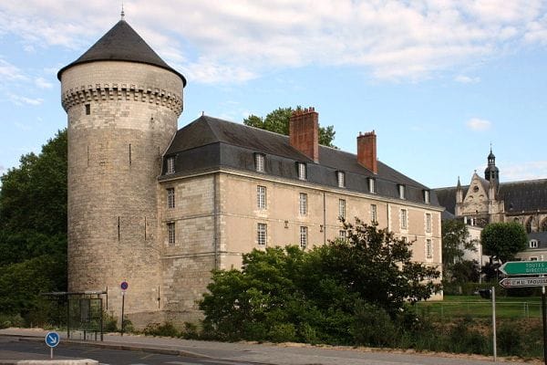Tours: Private Walking Tour of the Historical Center - Tasting Fine Regional Wines