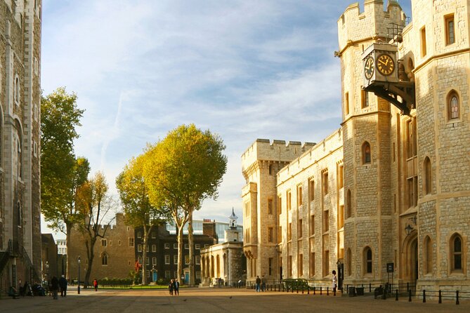 Tower of London and Crown Jewels Entry Ticket - Included Amenities and Exhibitions