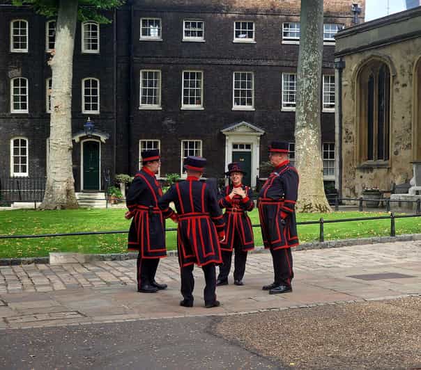 Tower of London Crown Jewels & Royal History of England - Good To Know