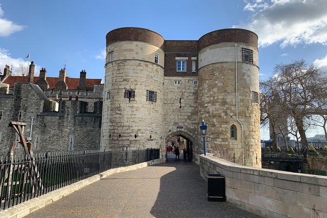 Tower of London Private Guided Tour for Kids and Families - Discovering the Crown Jewels