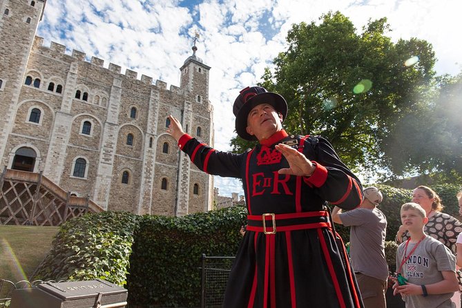 Tower of London Tour With a Beefeater Private Meet & Greet - Exploring the Tower of London