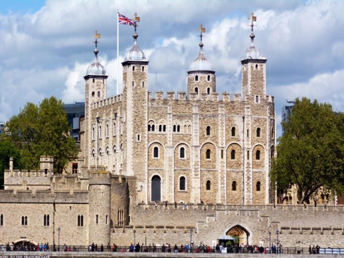Tower of London Tour With Private Guide, Tickets, Pickup - Exploring the Tower Walls